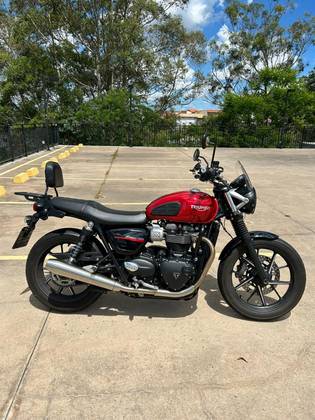 TRIUMPH STREET TWIN TRIUMPH STREET TWIN